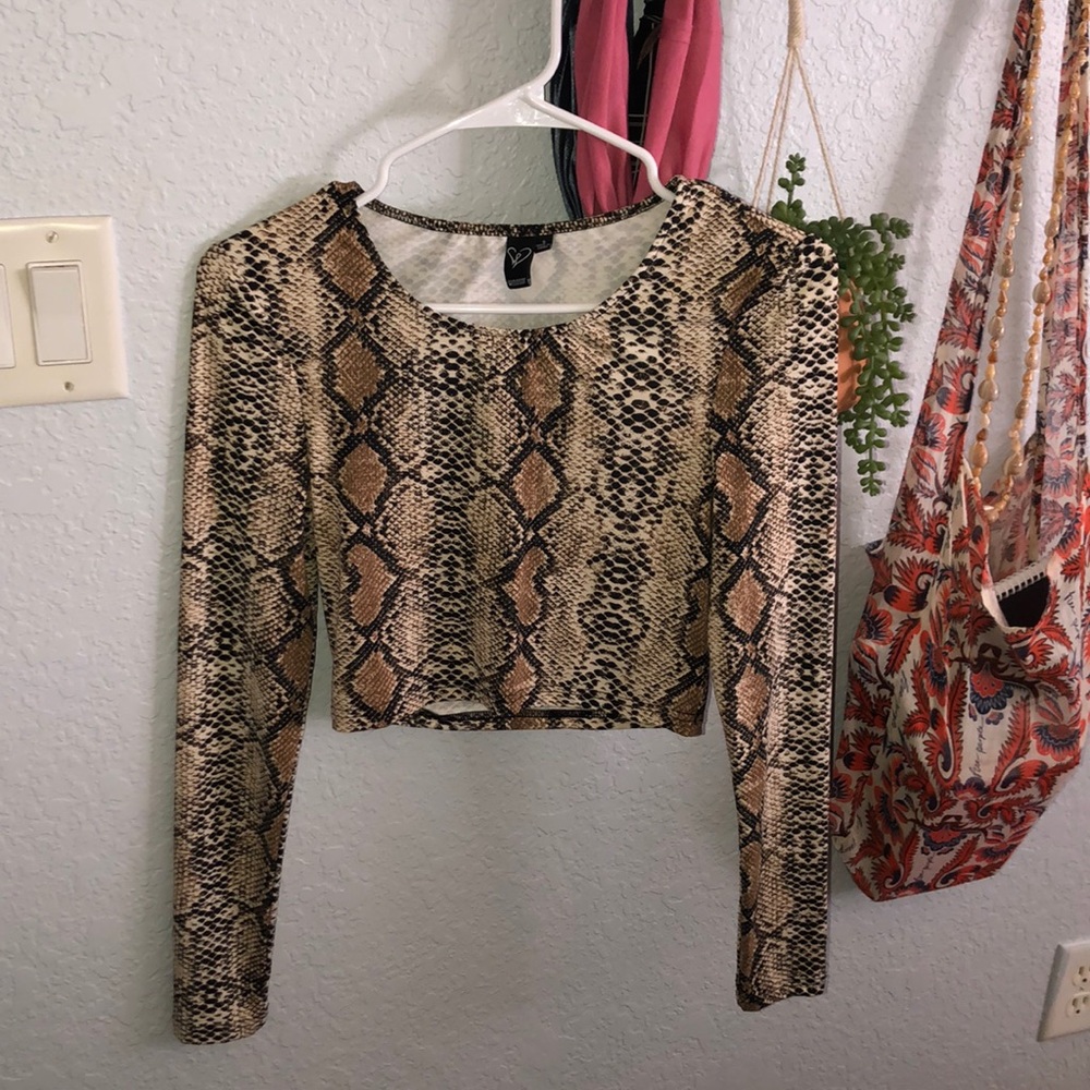 Snake print long sleeve crop